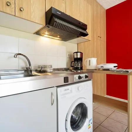 Apartament Steps From The Aprt