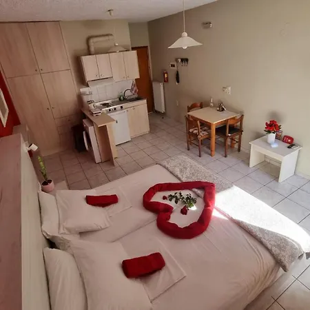 Apartment Steps From The Aprt *