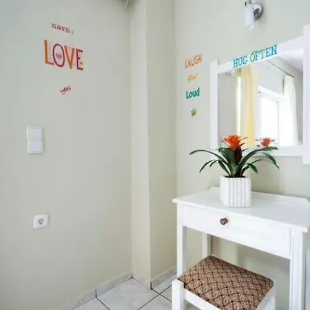 Apartment Steps From The Aprt